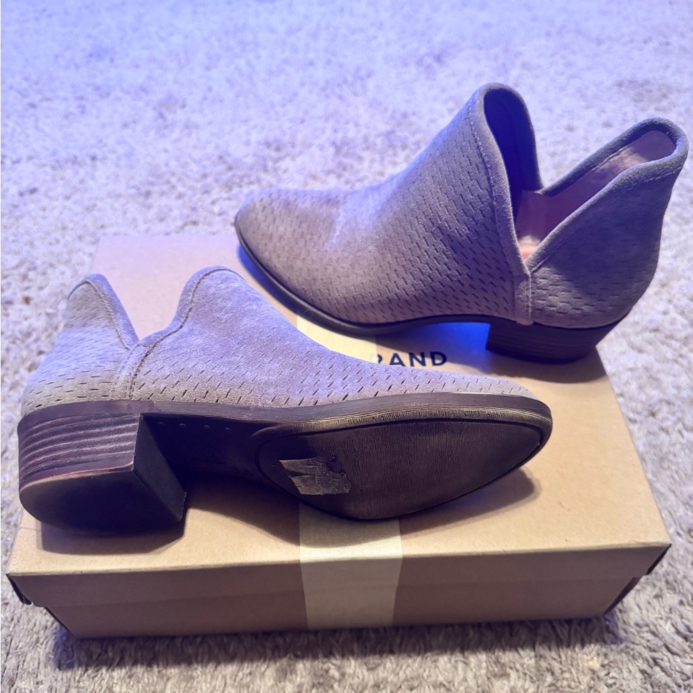 Lucky Brand Gray Textured Ankle Booties